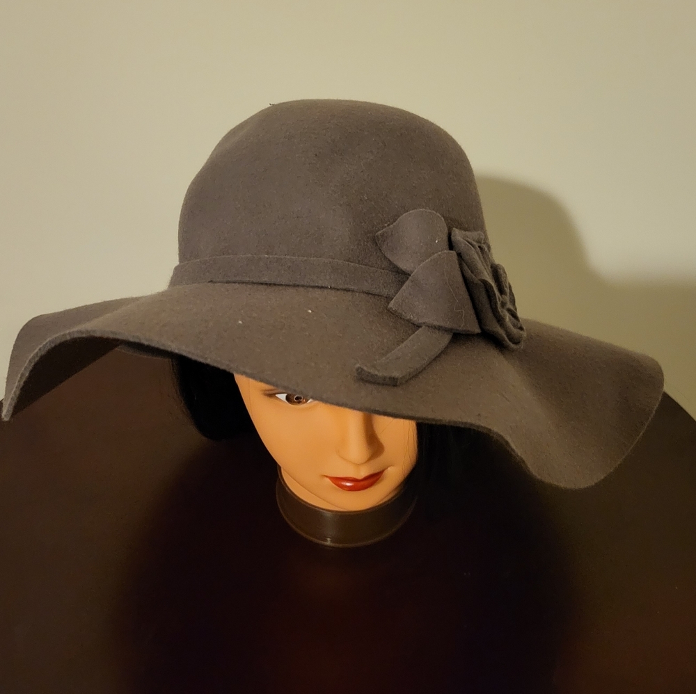 Dark Grey Wide-Brimmed Wool Hat